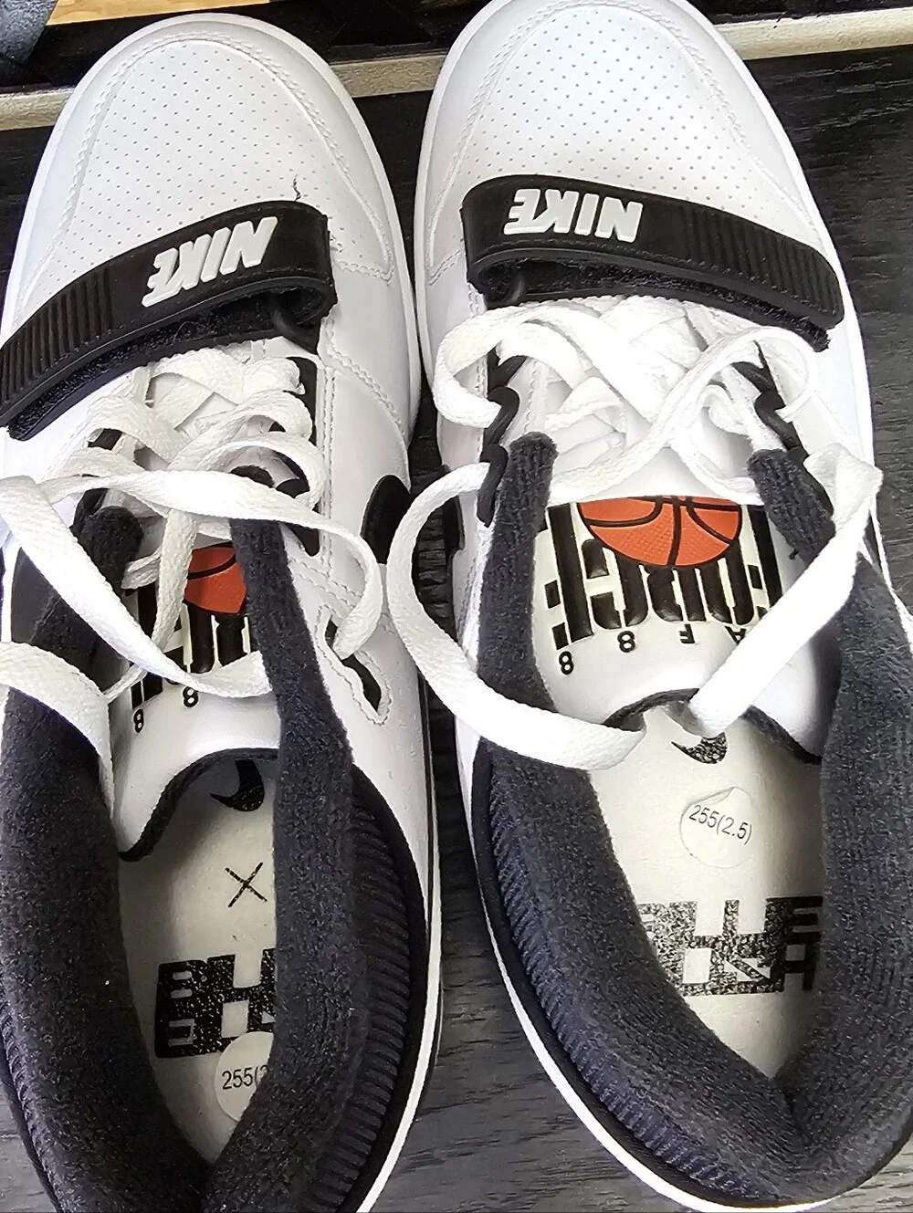 NWOB Nike Men’s White and Black Low-Top Sneakers with Orange Insole Accent